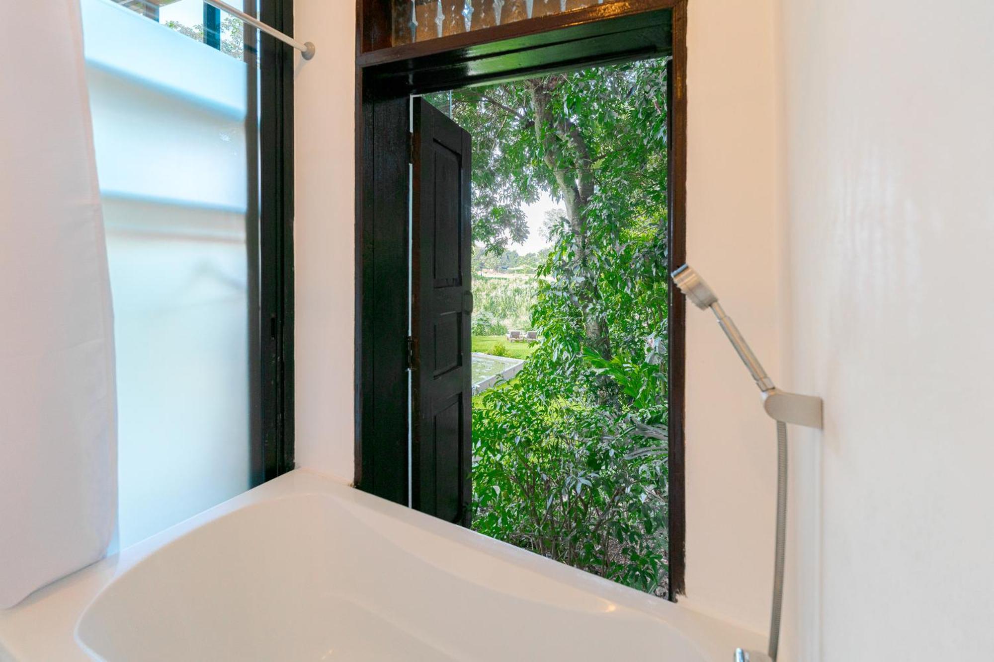 8Th Wonder - Chiang Mai Bed & Breakfast Mae Rim Bagian luar foto